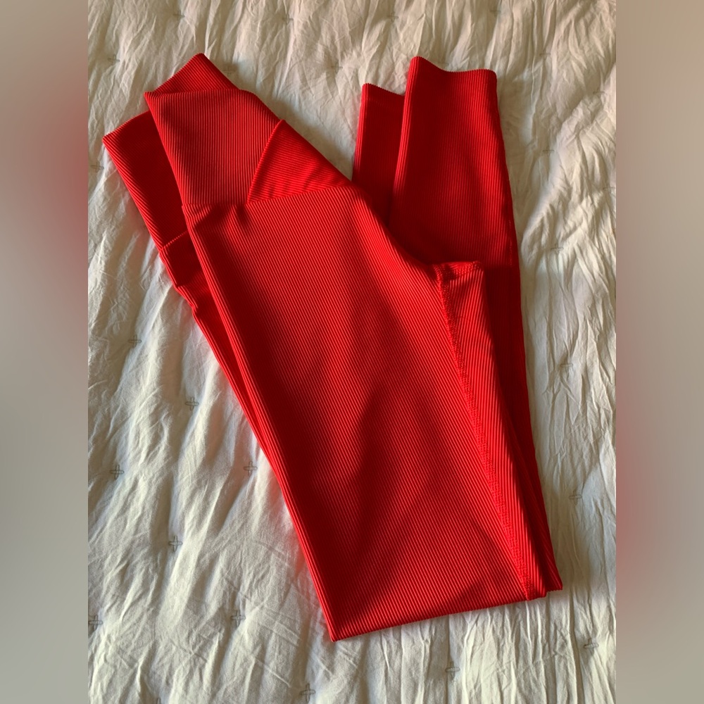 Beach Riot / Revolve - Ribbed Cara Leggings in Red - Picture 5 of 6